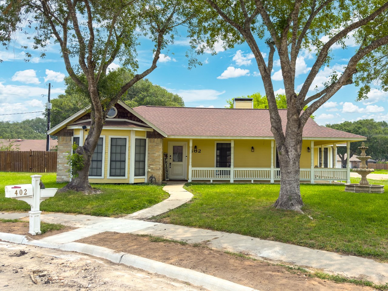 front of house! corner lot in a quiet cul de sac