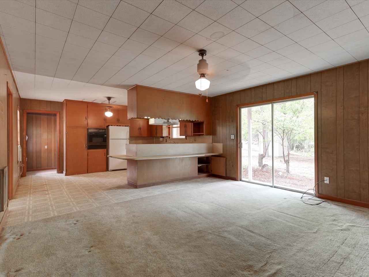 family/dining room looking into kitchen